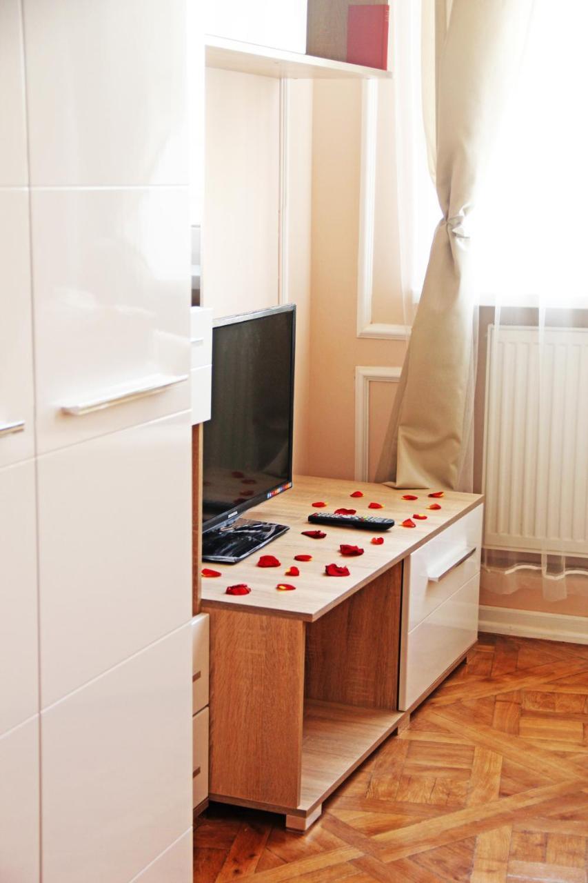 Apartment In The City Center Ivano-Frankivsk Esterno foto