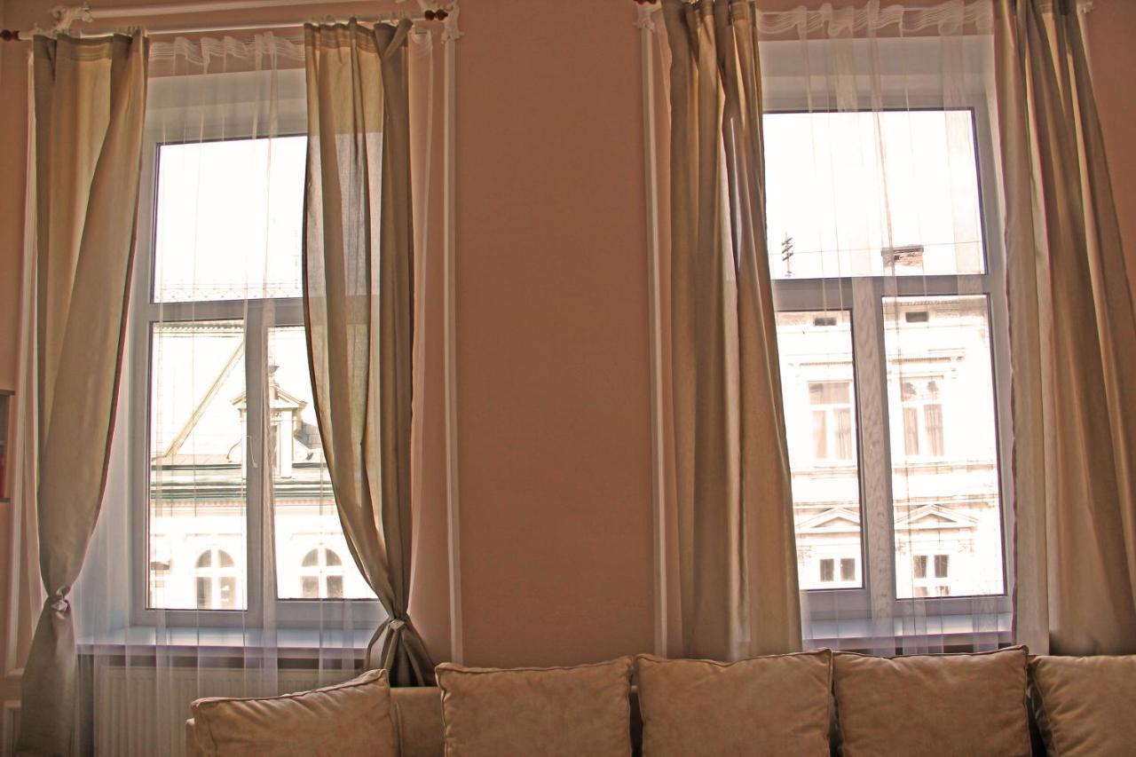 Apartment In The City Center Ivano-Frankivsk Esterno foto